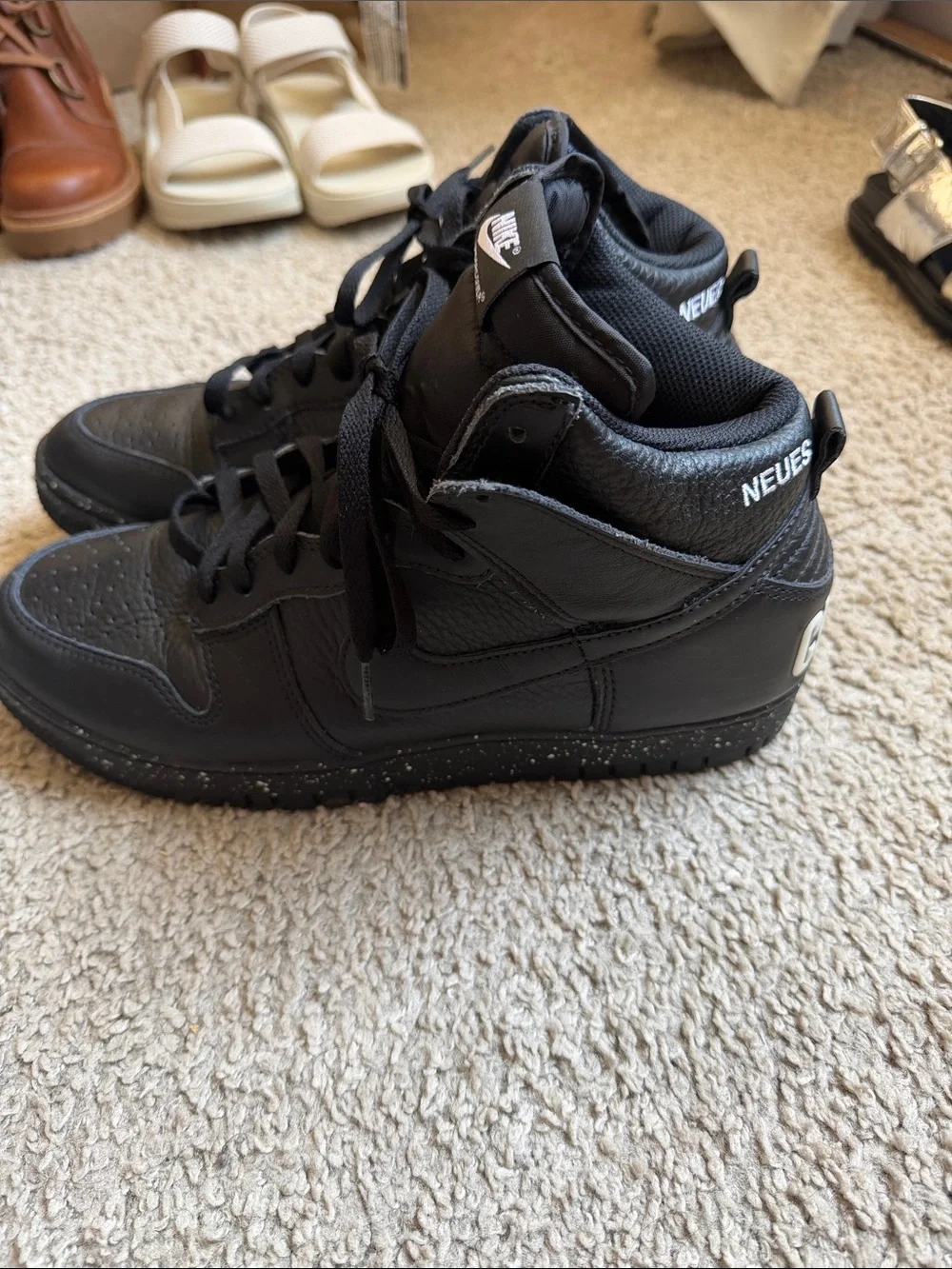 Nike undercover DQ4121-001 Black High-Top Sneakers with Subtle Speckle Sole