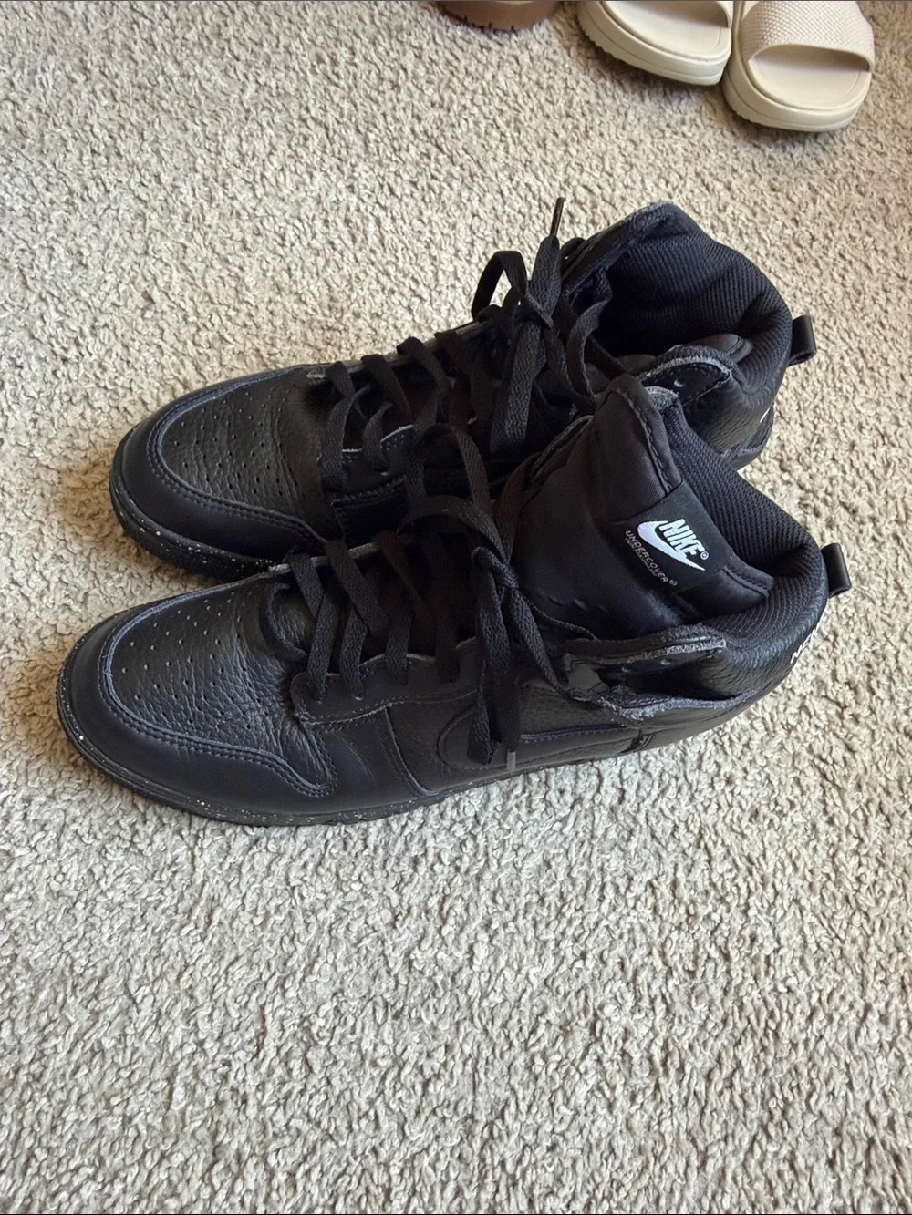 Nike undercover DQ4121-001 Black High-Top Sneakers with Subtle Speckle Sole