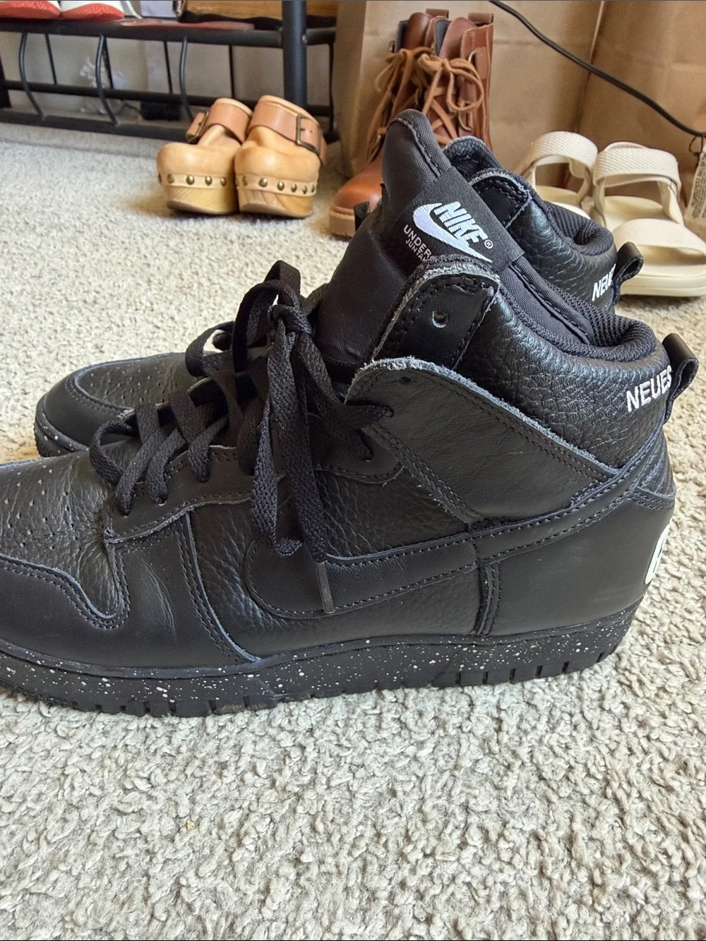 Nike undercover DQ4121-001 Black High-Top Sneakers with Subtle Speckle Sole