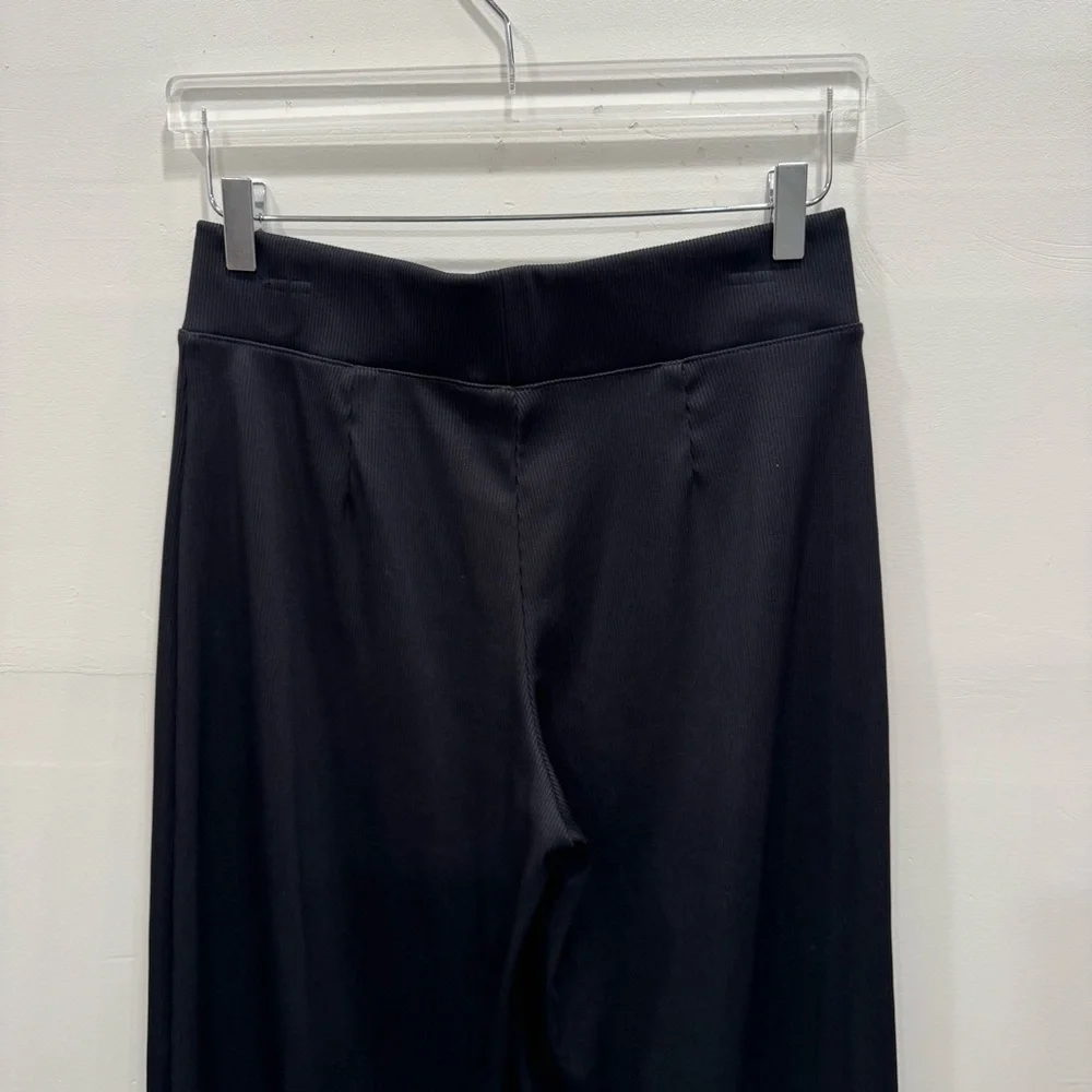 Nike ribbed black
