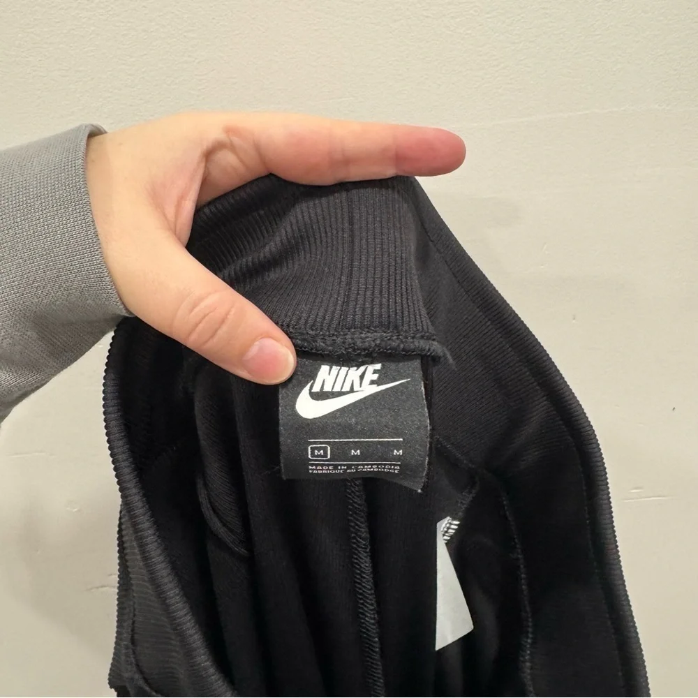 Nike ribbed black