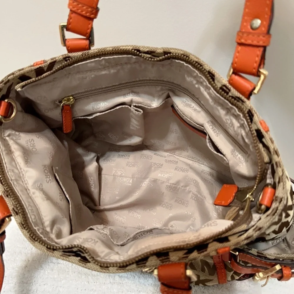 Michael Kors mk signature