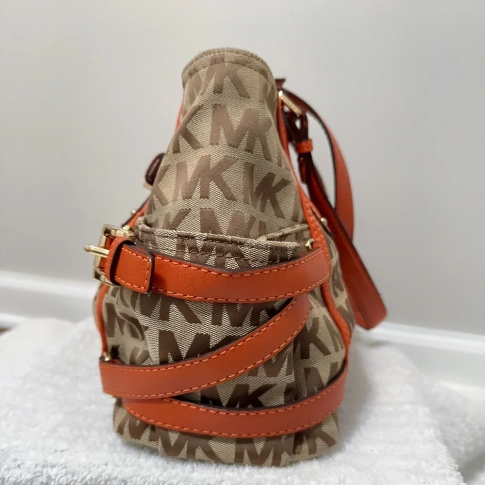 Michael Kors mk signature