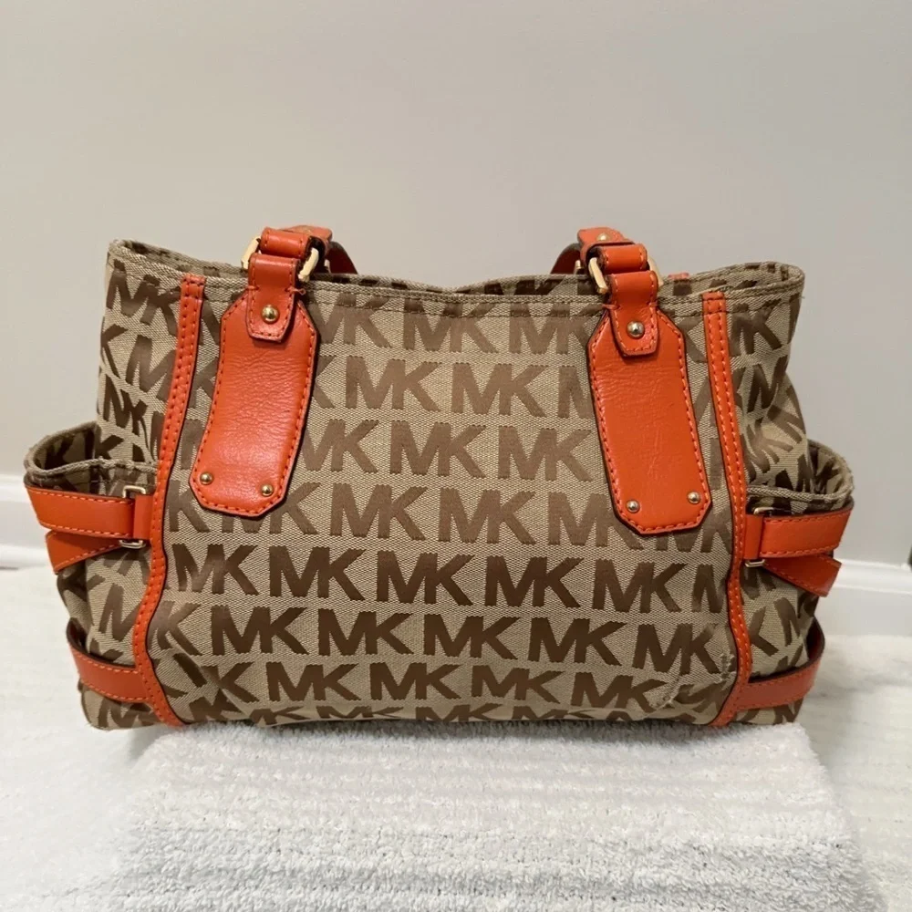 Michael Kors mk signature