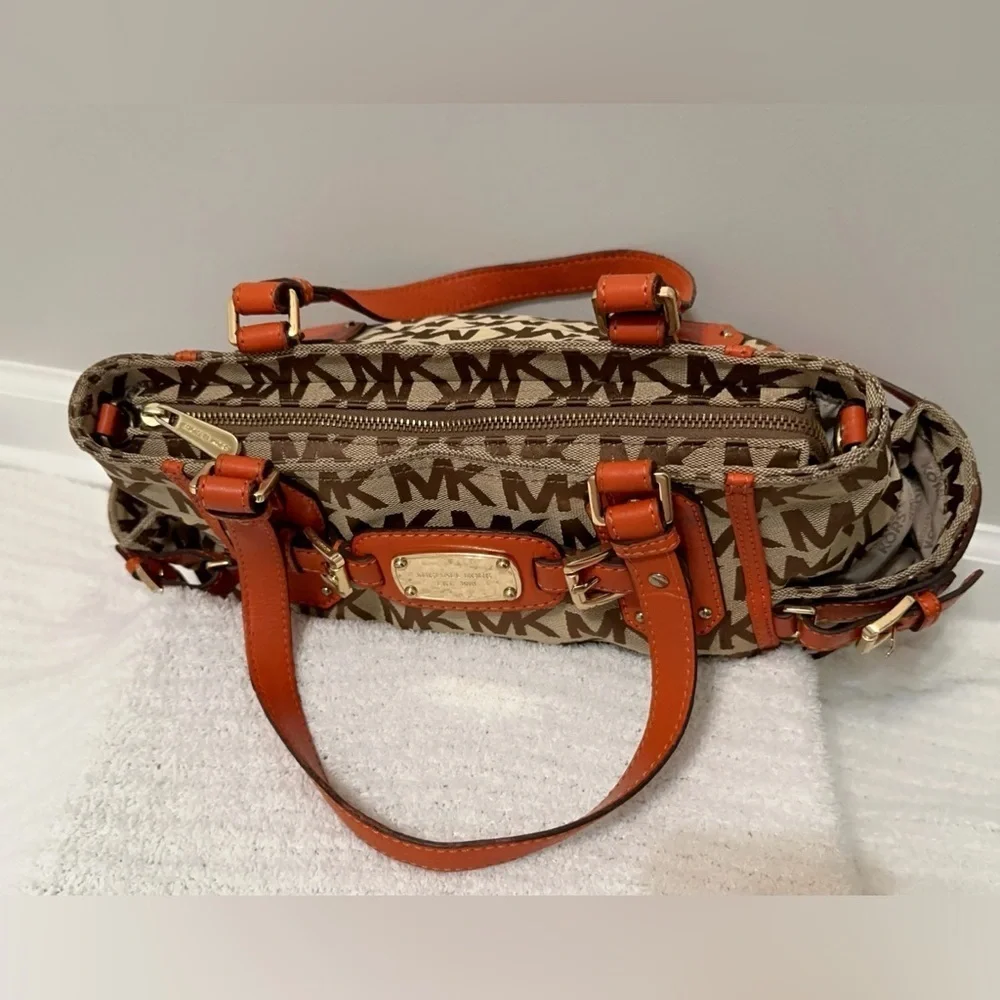 Michael Kors mk signature