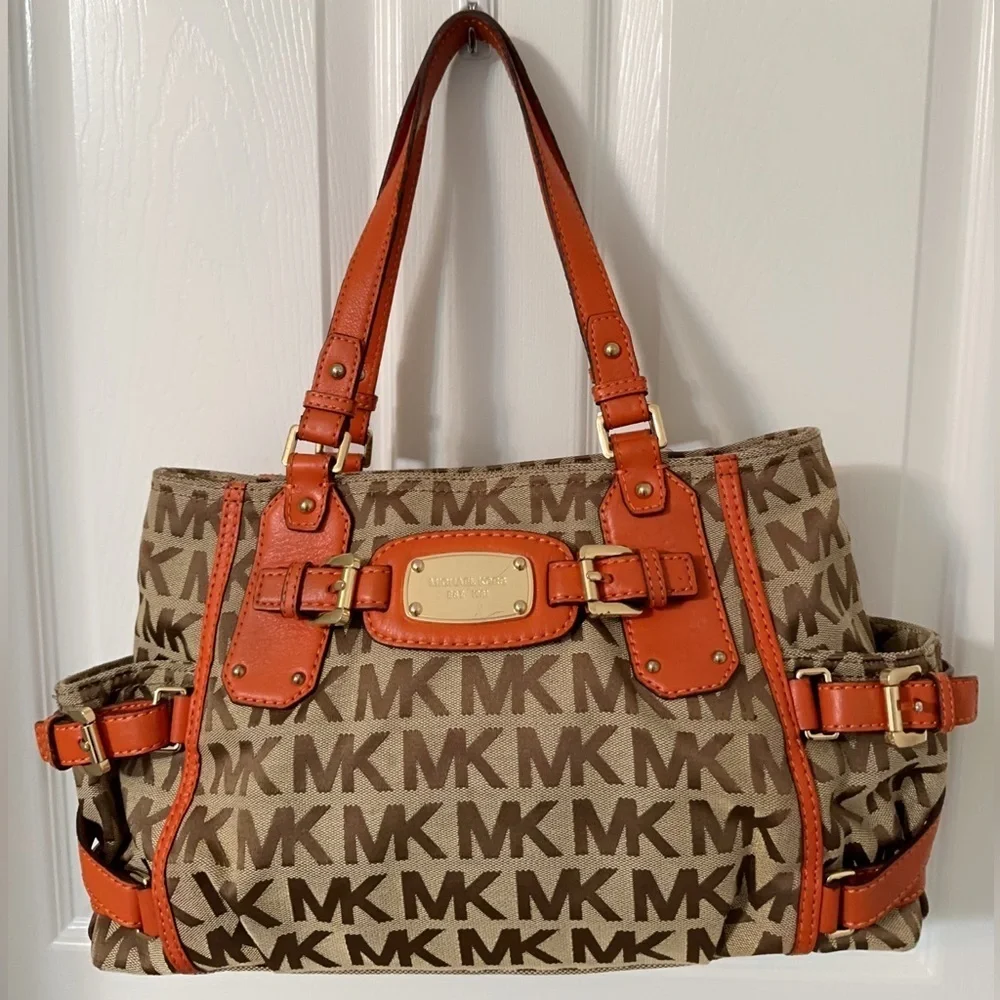 Michael Kors mk signature