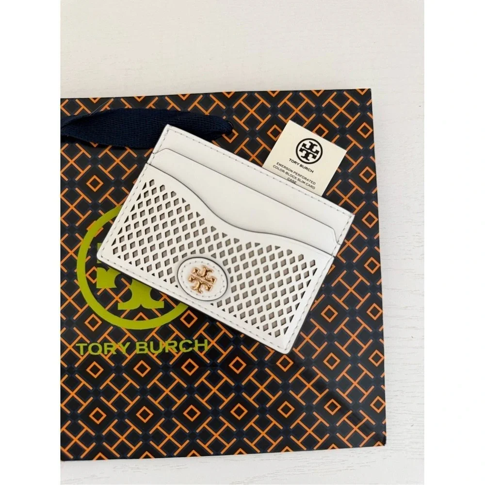 Tory Burch comes shopping