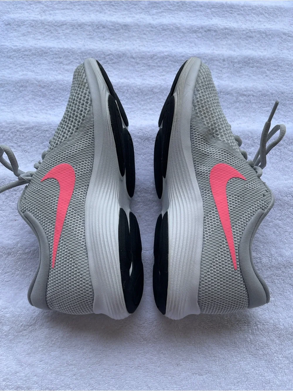Nike revolution running