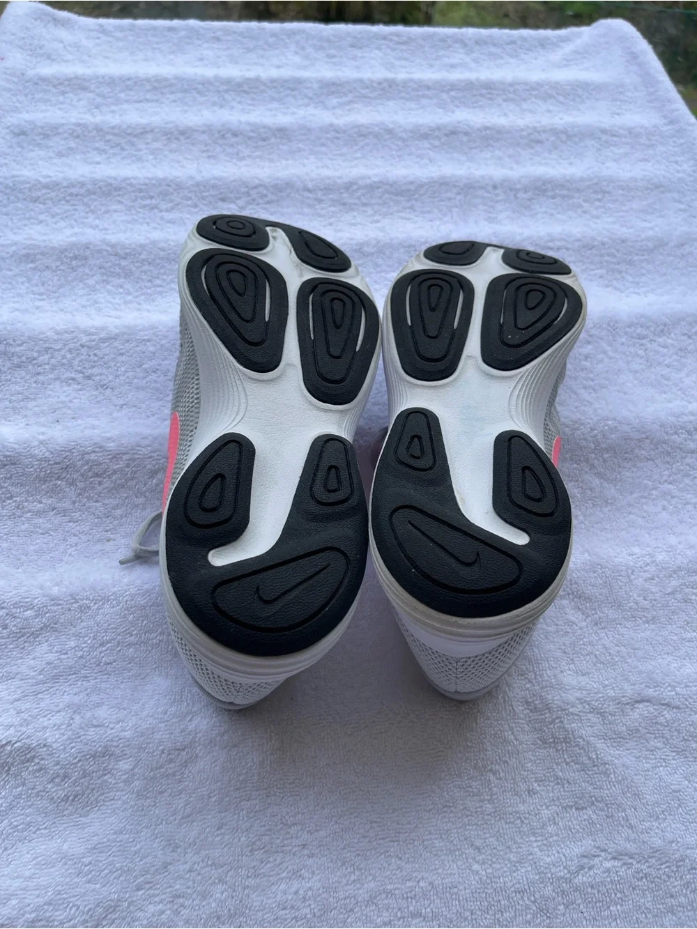 Nike revolution running