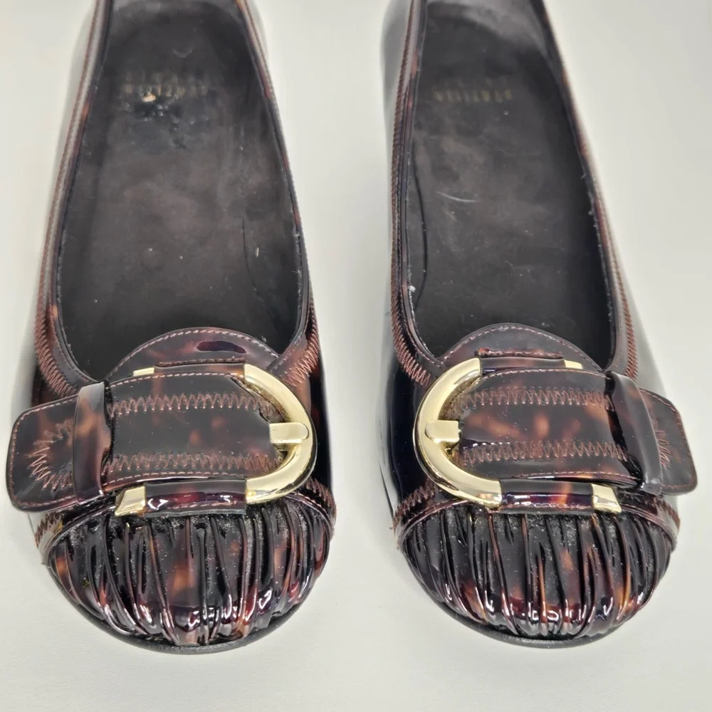 Stuart Weitzman finish 	•	leather