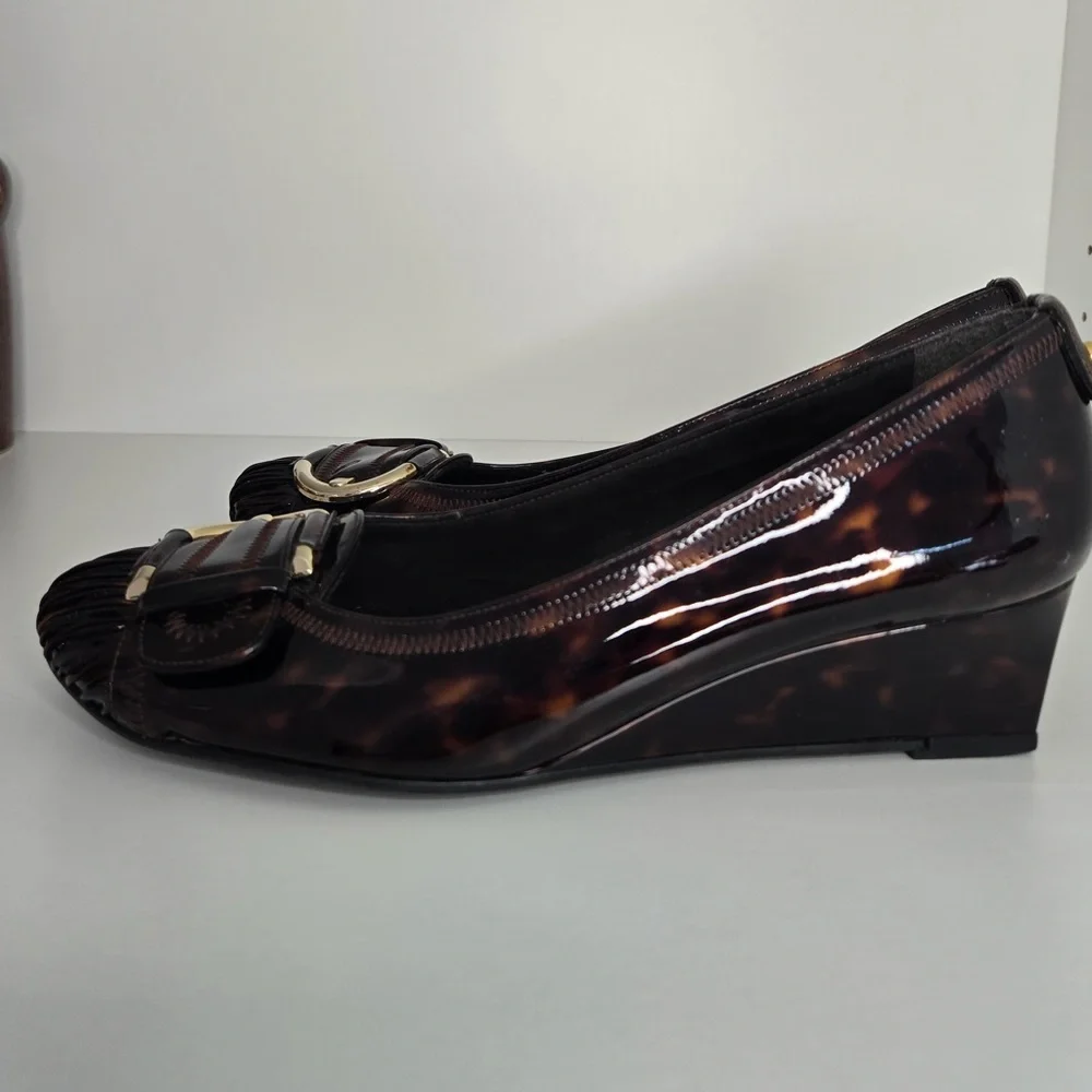 Stuart Weitzman silhouette business rounded