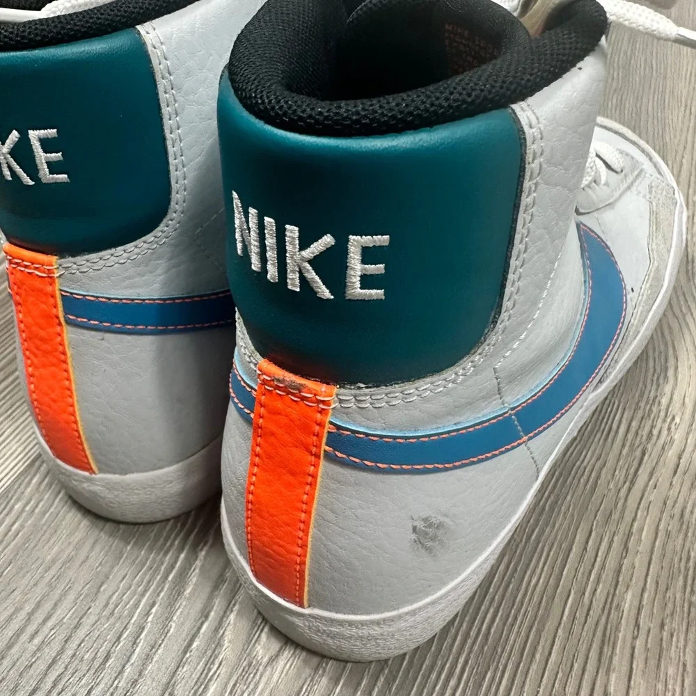 Nike Youth 6/ Women 7.5 Blazer Mid 77 Pure Platinum Laser Blue Sneaker