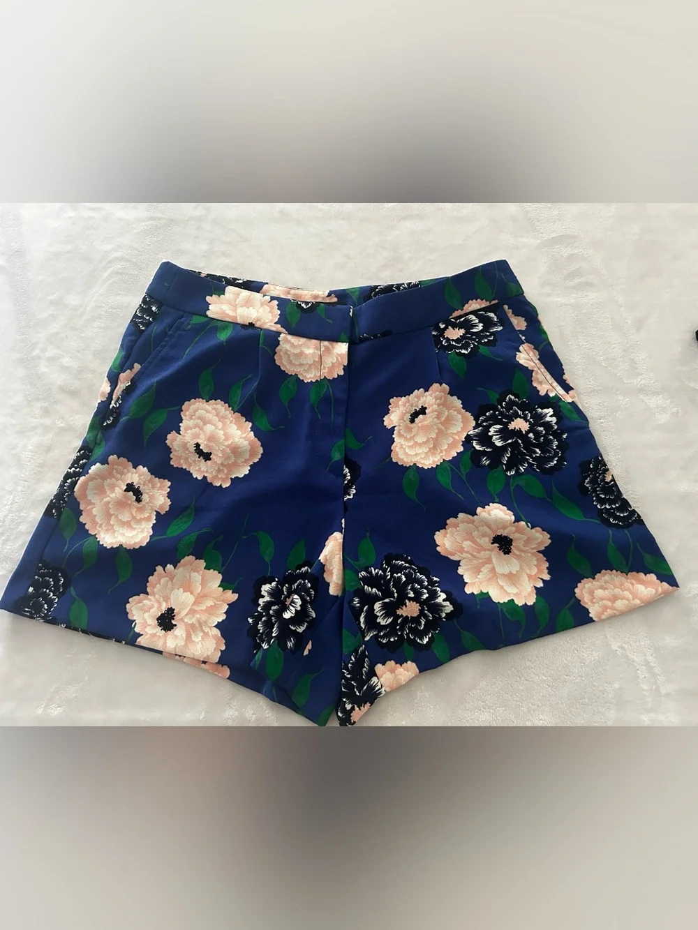 Ann Taylor The Drapey Mom High Rise Blue Printed Shorts  Women’s Size 8