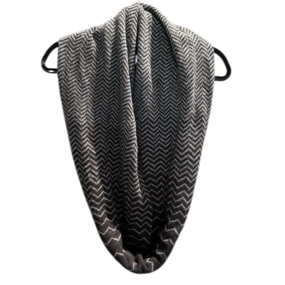 Halogen Black and Gray Chevron Scarf