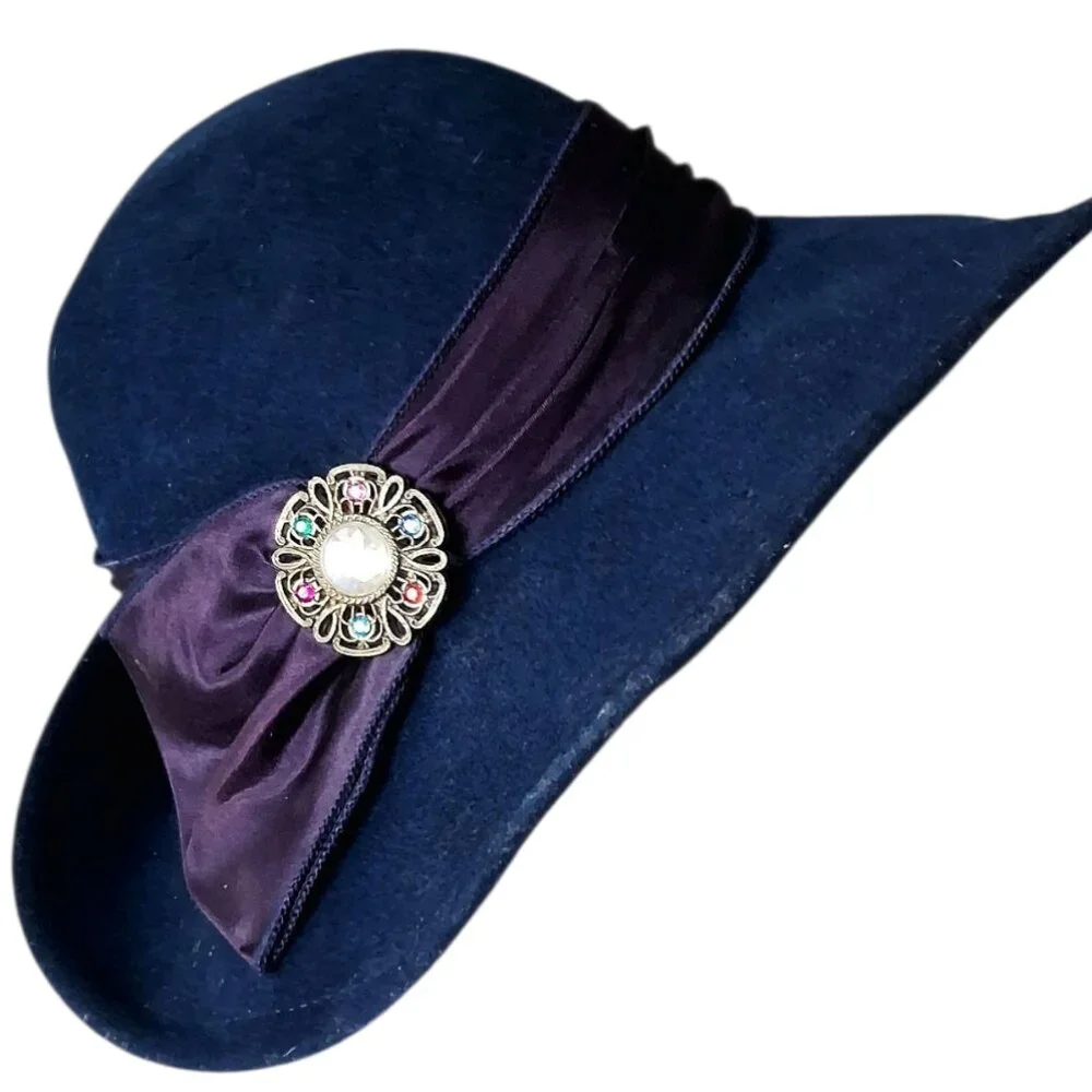 1960-70s WPL5923 100% Wool Dark Blue-Purple Ribbon Rhinestone Brooch Hat