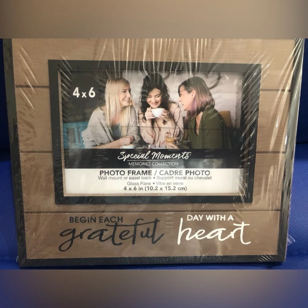 2 brown farmhouse style Photo frames- Begin‎ Each Day with a Grateful Heart new