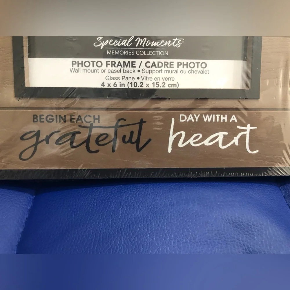 2 brown farmhouse style Photo frames- Begin‎ Each Day with a Grateful Heart new