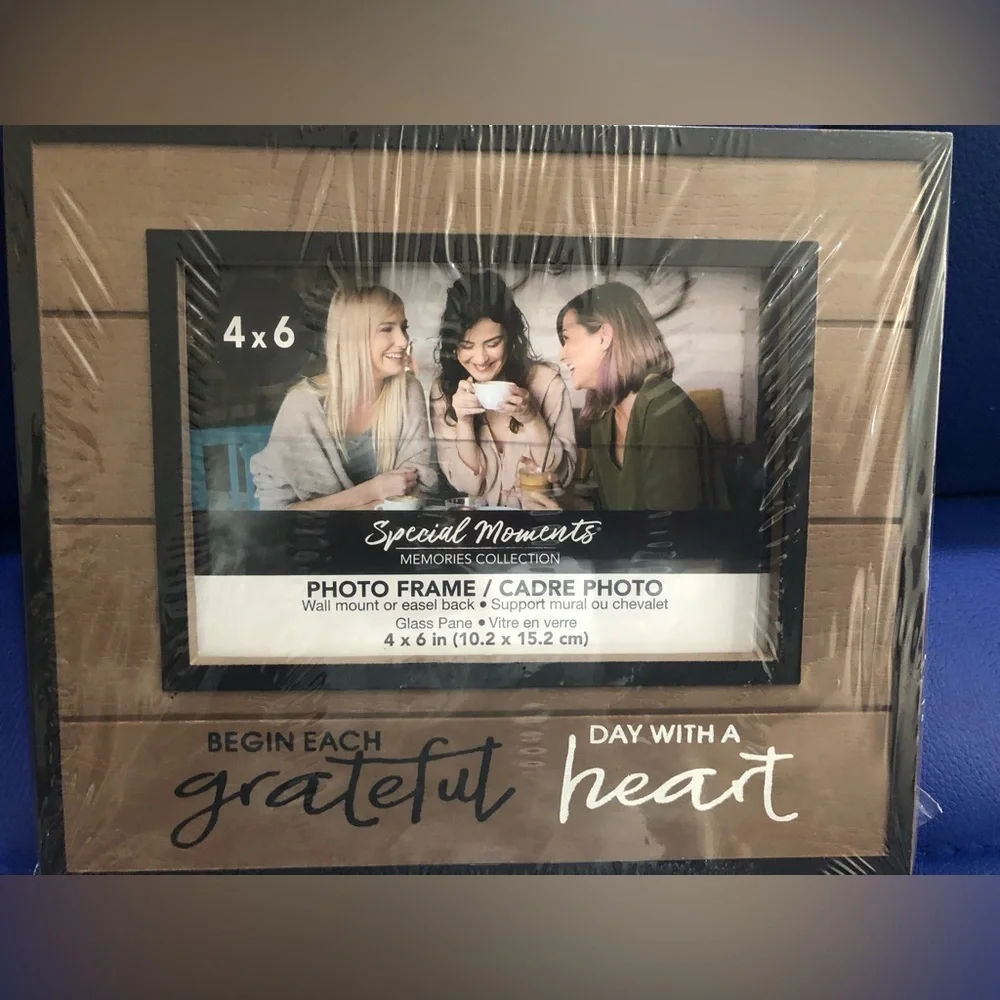 2 brown farmhouse style Photo frames- Begin‎ Each Day with a Grateful Heart new
