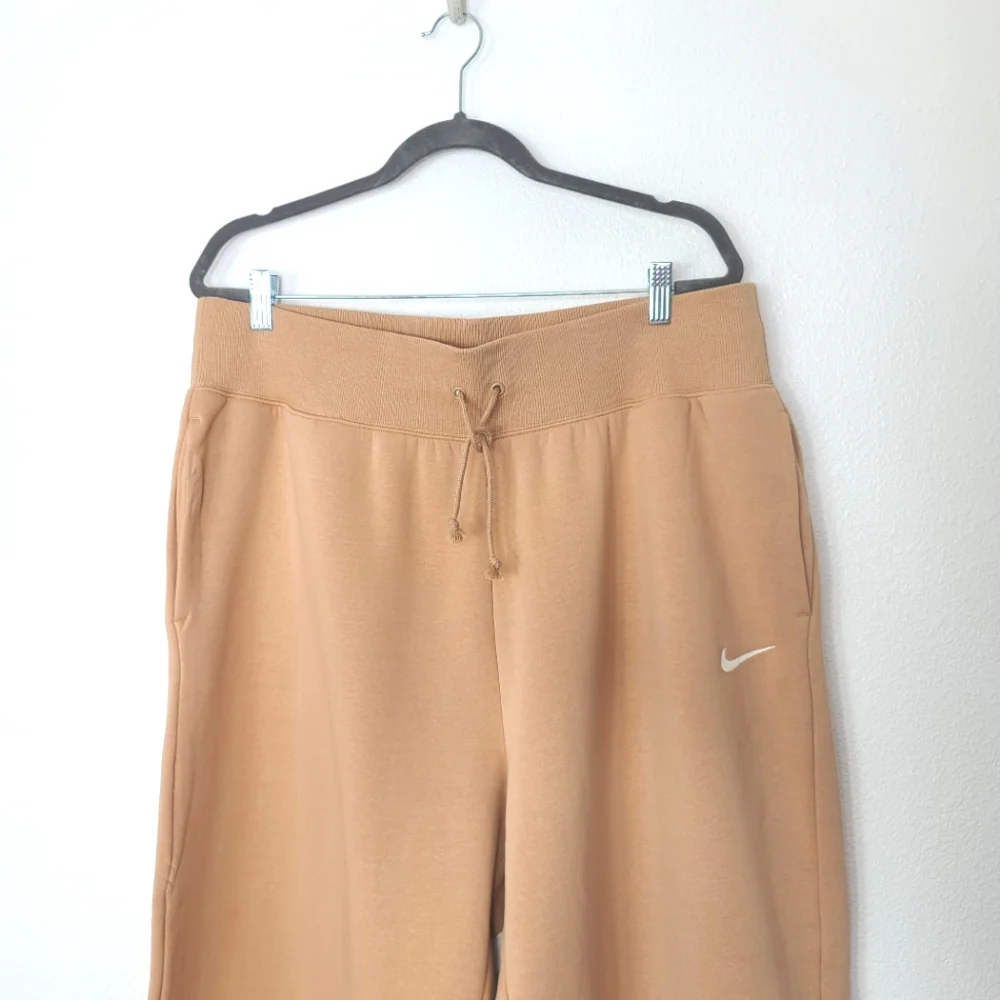 Nike sportswear phoenix