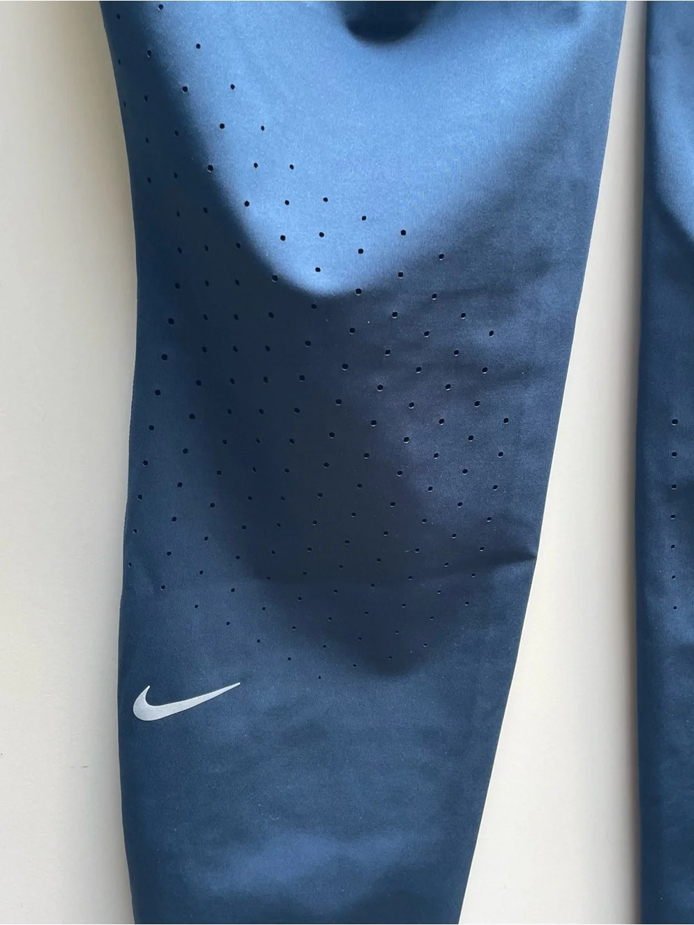 Nike Swift midnight blue high rise 7/8 pocket leggings Women Large NWT