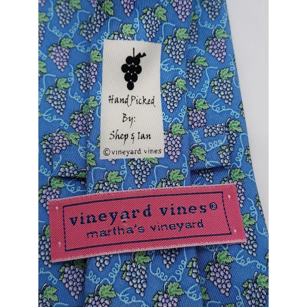 Vineyard Vines Mens Blue Grape Cluster Silk Tie Marthas Vineyard Hand Made USA