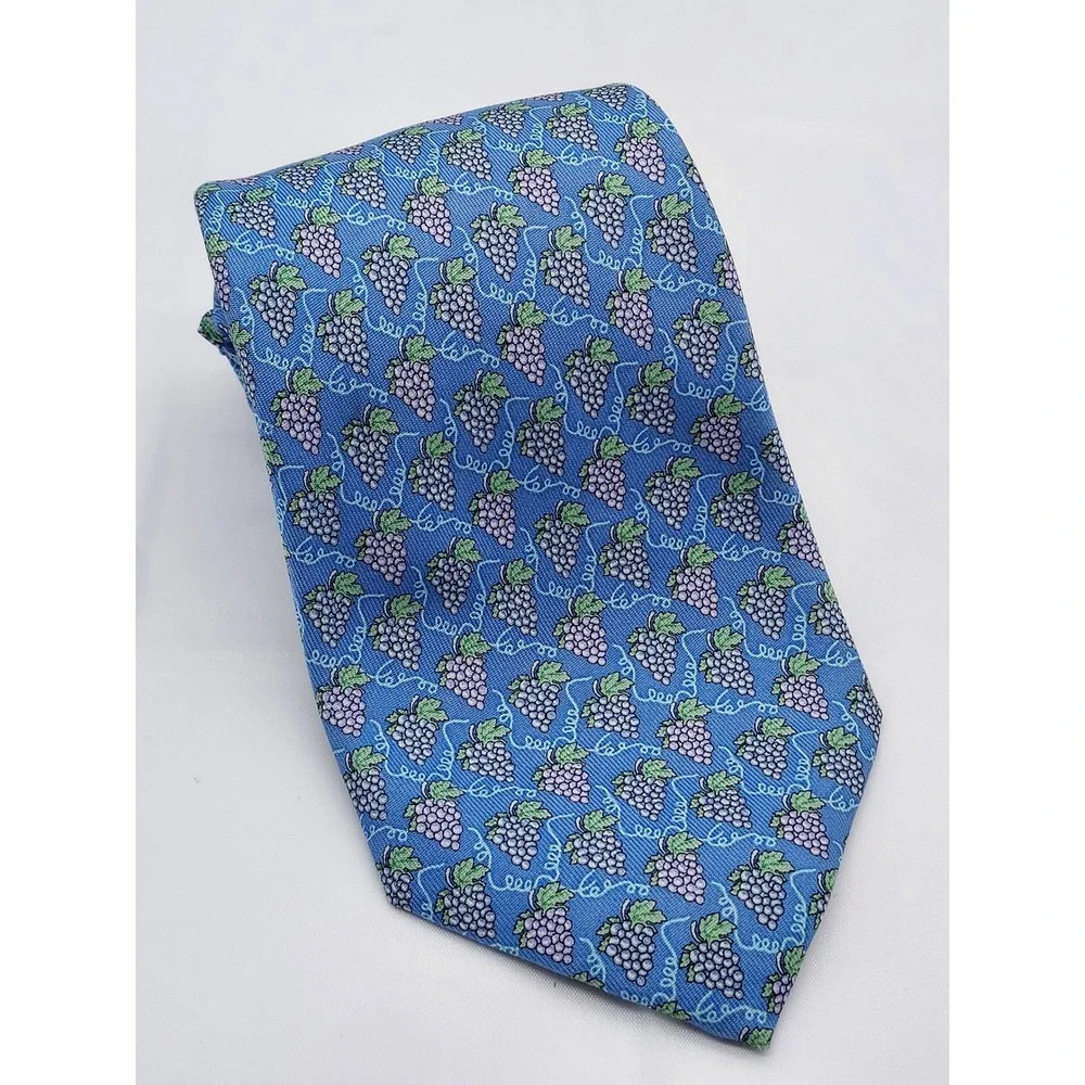 Vineyard Vines Mens Blue Grape Cluster Silk Tie Marthas Vineyard Hand Made USA