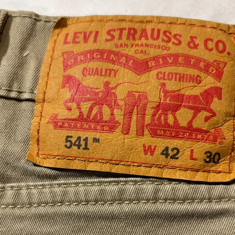 Levi's Men's Classic Straight Leg Chino Pants Khaki 42x26.5 Cotton Twill