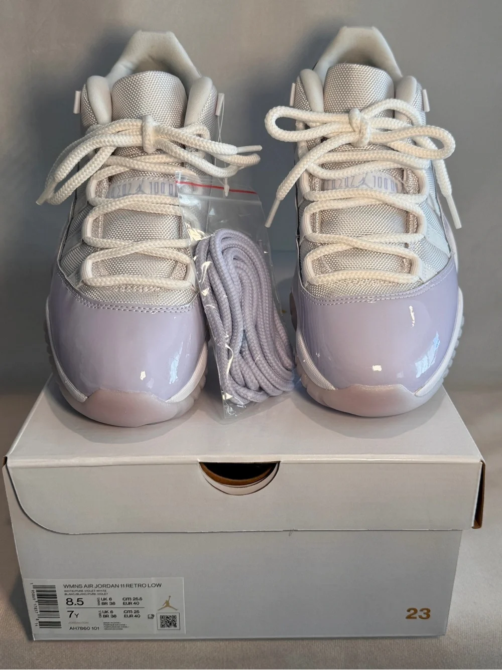 Nike upper sporty glossy