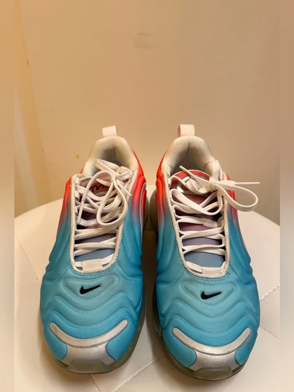 Nike max snug cushioned