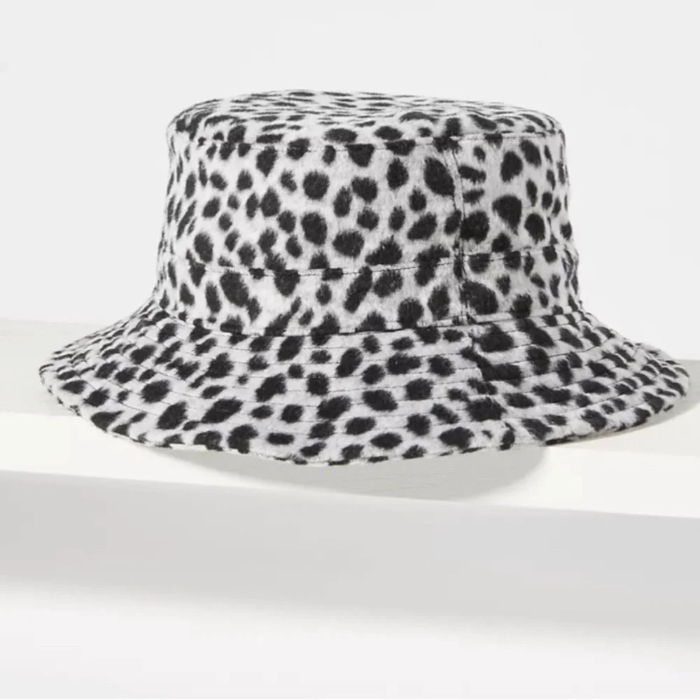 Madewell Bucket Hat questions leave