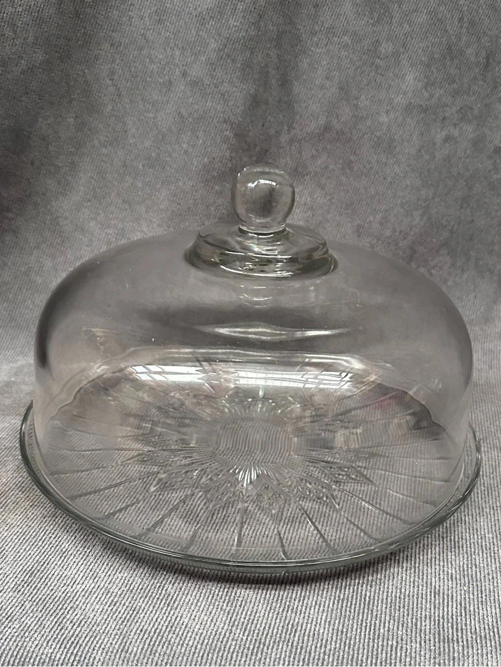 Vintage glass cake plate with cover 12”
