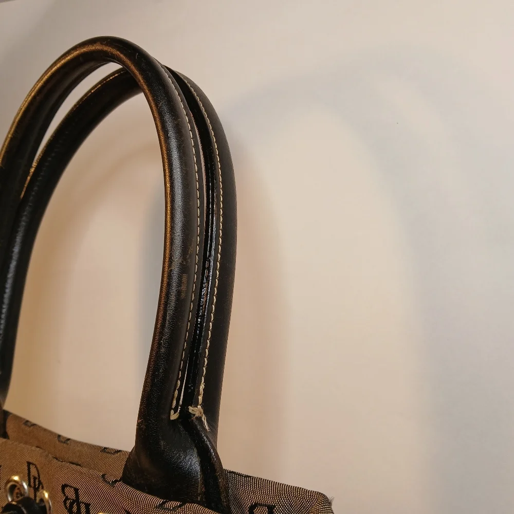 Dooney & Bourke excellent pre