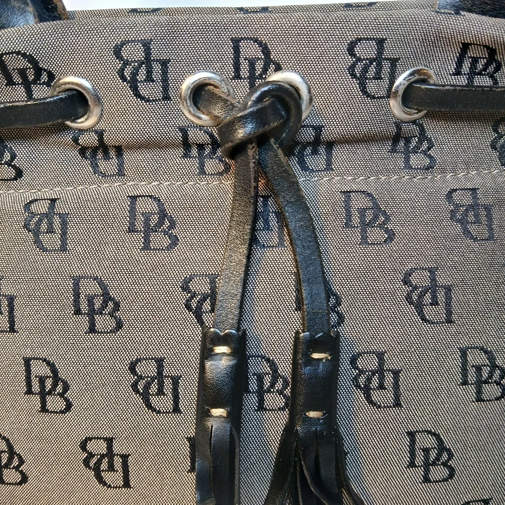Dooney & Bourke excellent pre