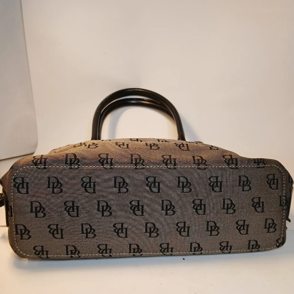 Dooney & Bourke excellent pre