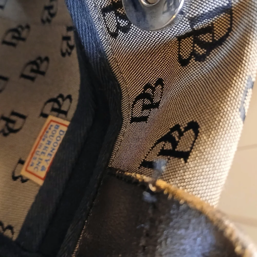 Dooney & Bourke excellent pre