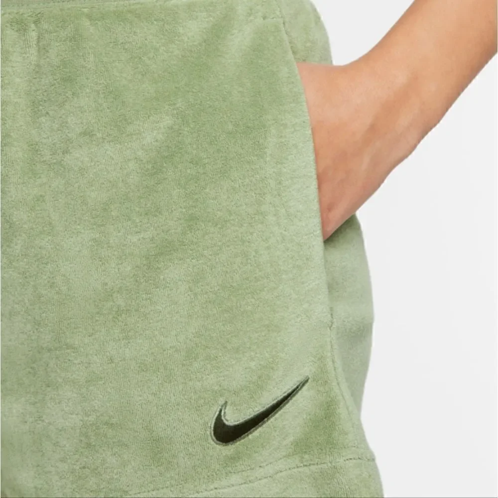 Nike Sportswear NSW Terry Shorts Green Cargo Khaki Women's Large L DV7822-386