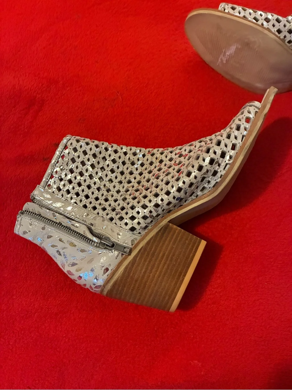 Silent D heel double metallic