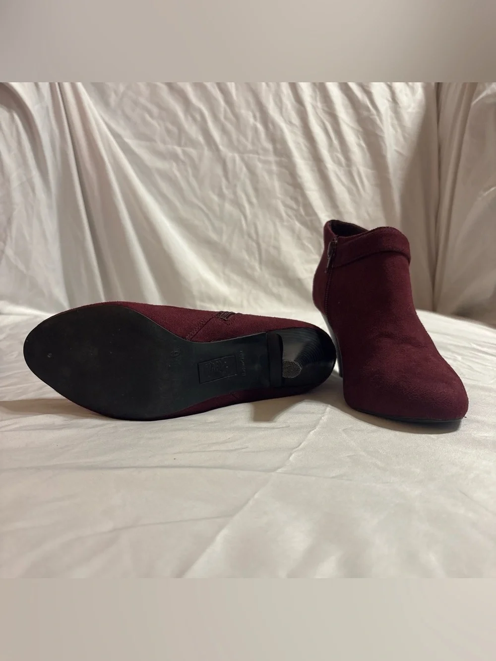 N/A stylish burgundy