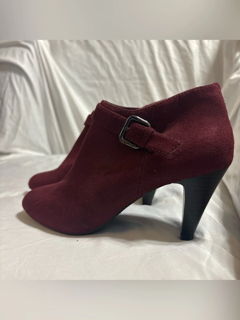 N/A stylish burgundy