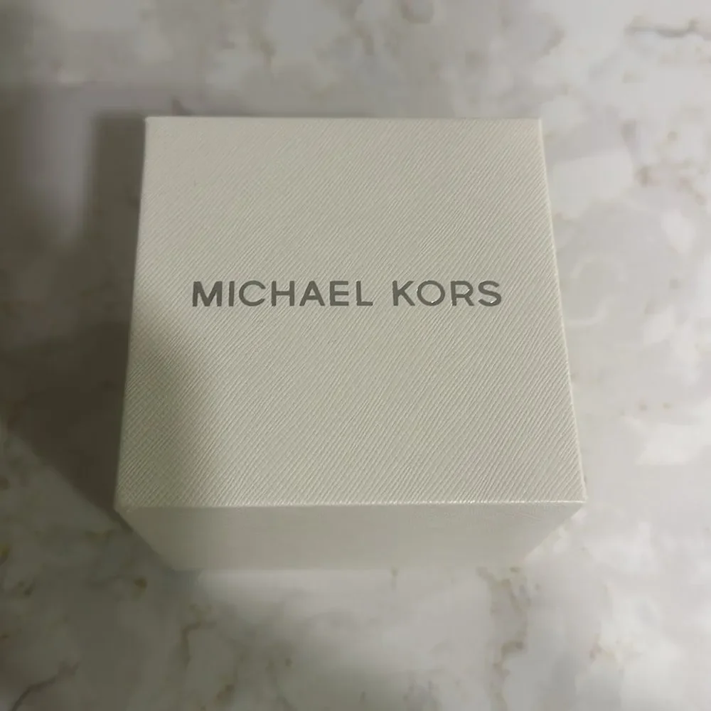 Michael Kors discover timeless