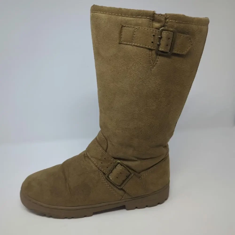 SO owner buckles boots