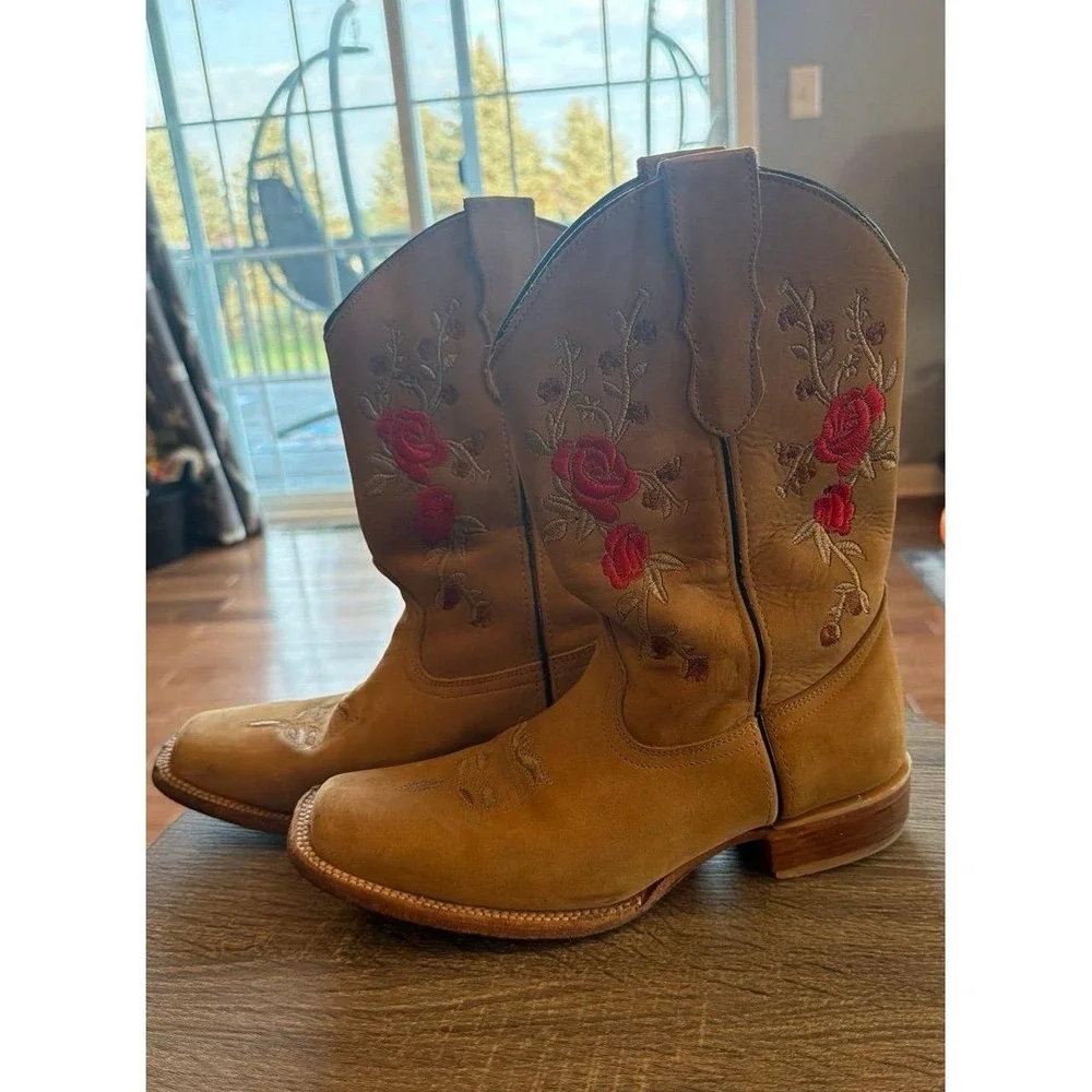 N/A tan embroidered