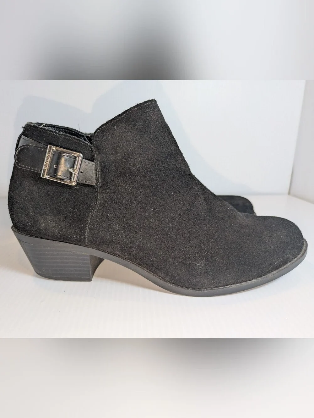 Vionic Millie Black Suede Ankle Booties Buckle Zip Wide 8.5 W Comfort