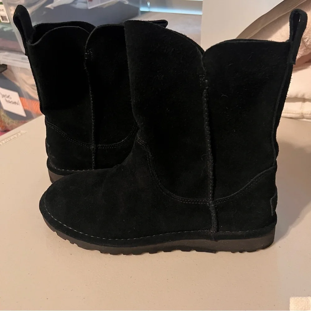 UGG elegant boots