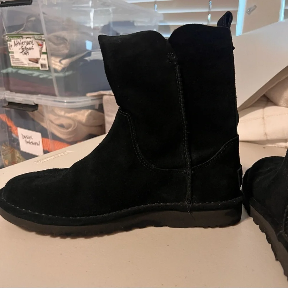 UGG elegant boots