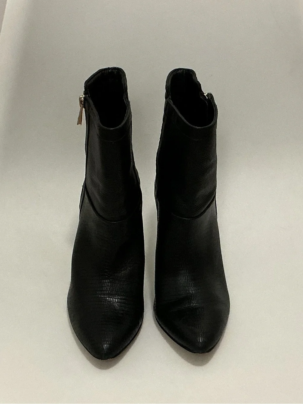 Ann Taylor Women Black Leather Kitsie side zip Ankle Bootie Size 6.5