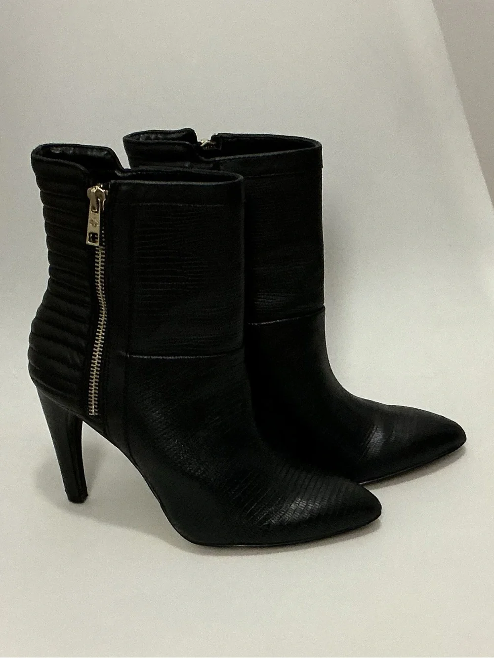 Ann Taylor Women Black Leather Kitsie side zip Ankle Bootie Size 6.5