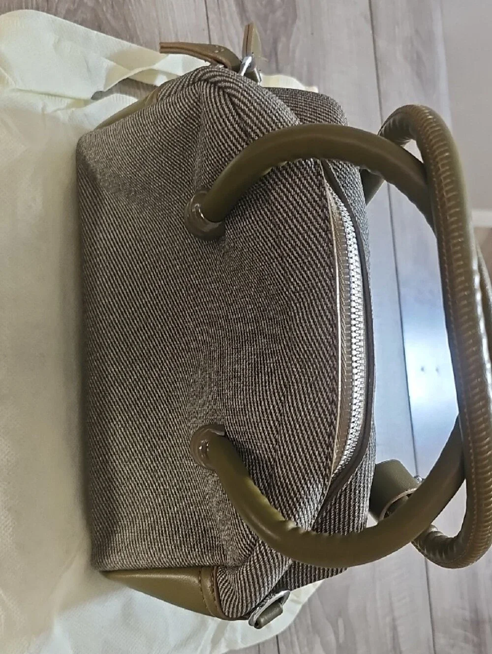 N/A compact canvas