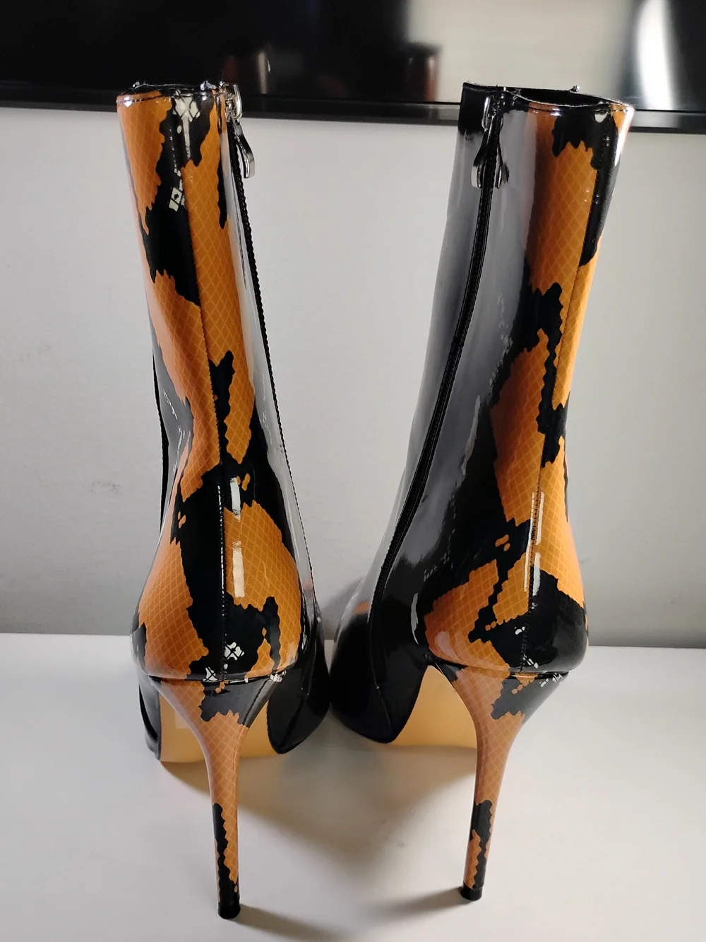 N/A stylish women