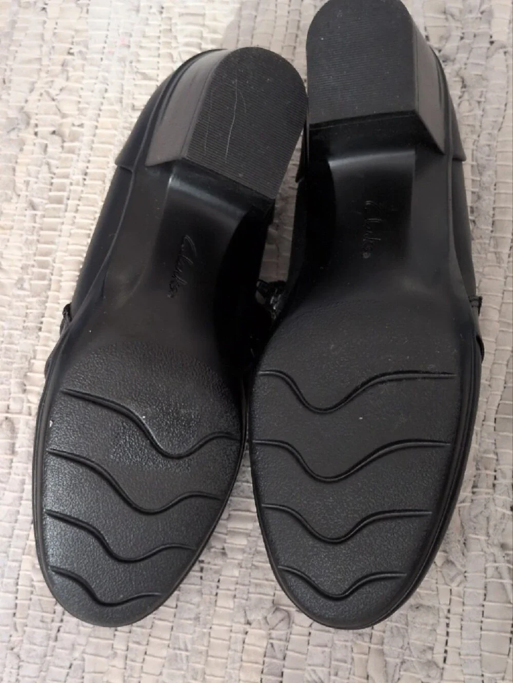 Clarks Men’s Black Leather Slip-On Loafers with Layered Vamp